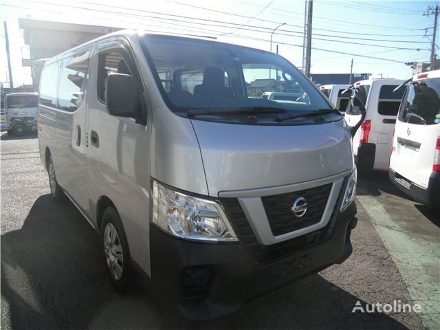 minibus combi Nissan NV350 CARAVAN