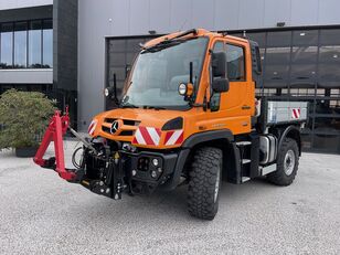 camion-benne Mercedes-Benz Unimog U218