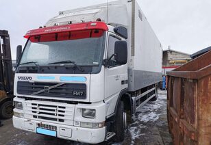 camion isotherme VOLVO FM7 pour pièces détachées