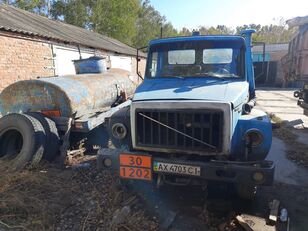 camion de carburant GAZ 3309