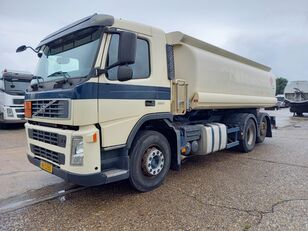 camion de carburant Volvo FM