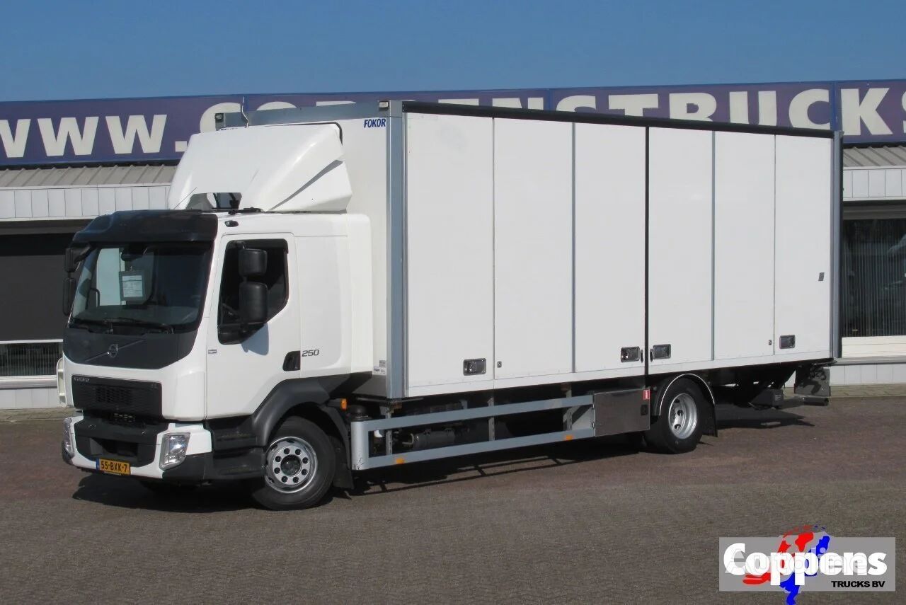 camion fourgon Volvo FL 250 Bakwagen + 6 deuren + Laadklep 2000 kg