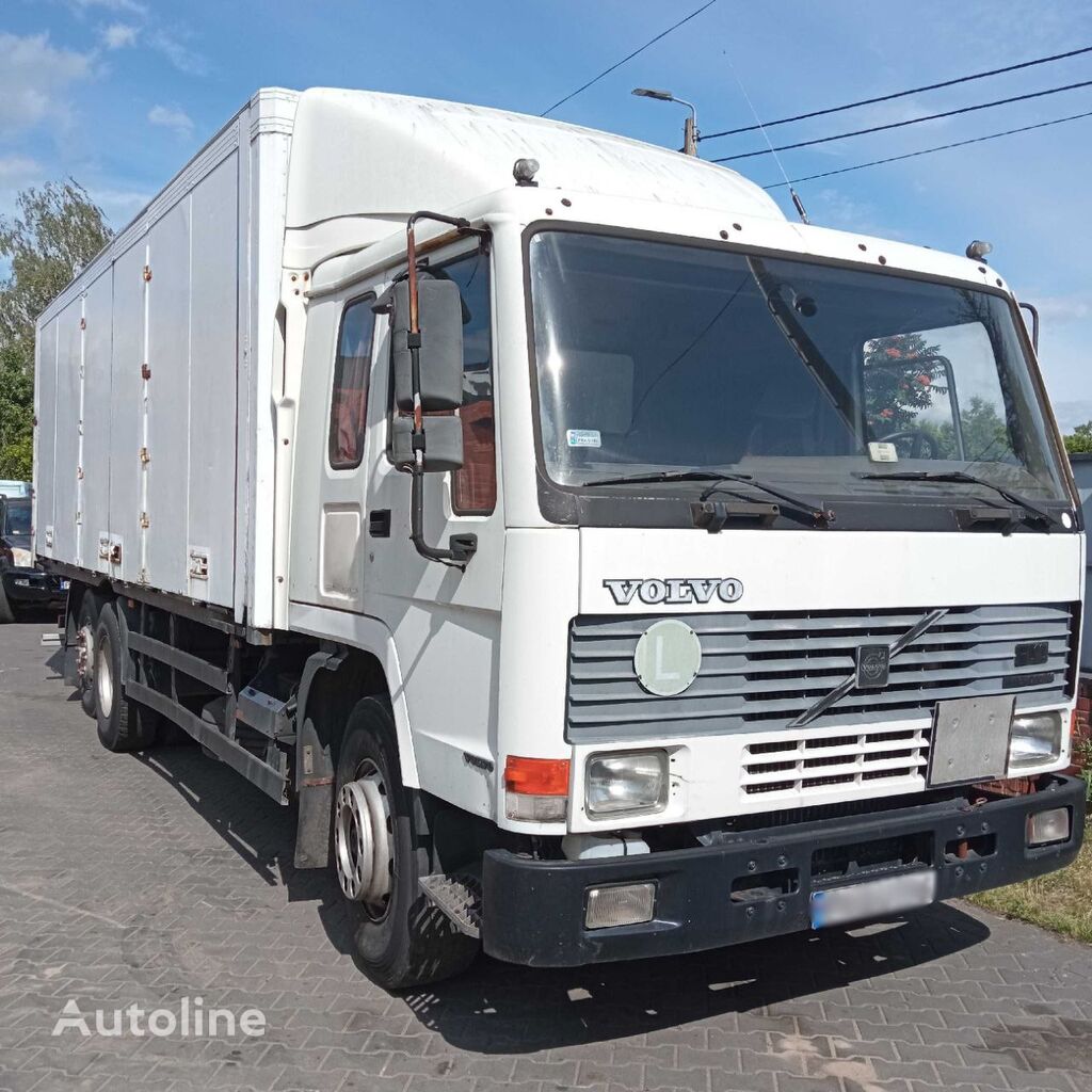 camion fourgon Volvo FL10