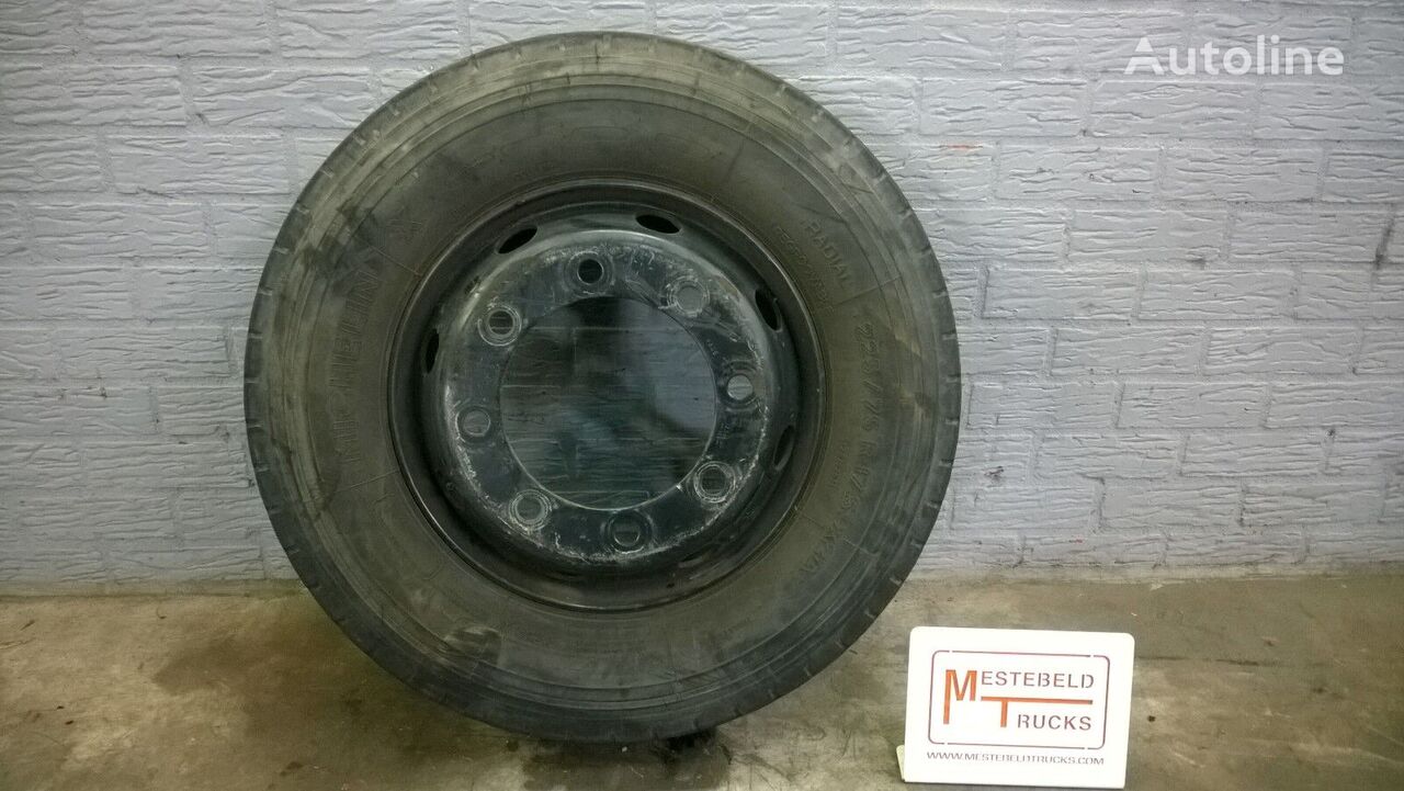 pneu de camionnette Michelin 225/75 R 17.5
